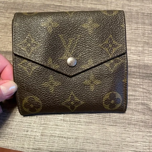 Louis Vuitton Monogram Elise Compact Wallet - Picture 2 of 6